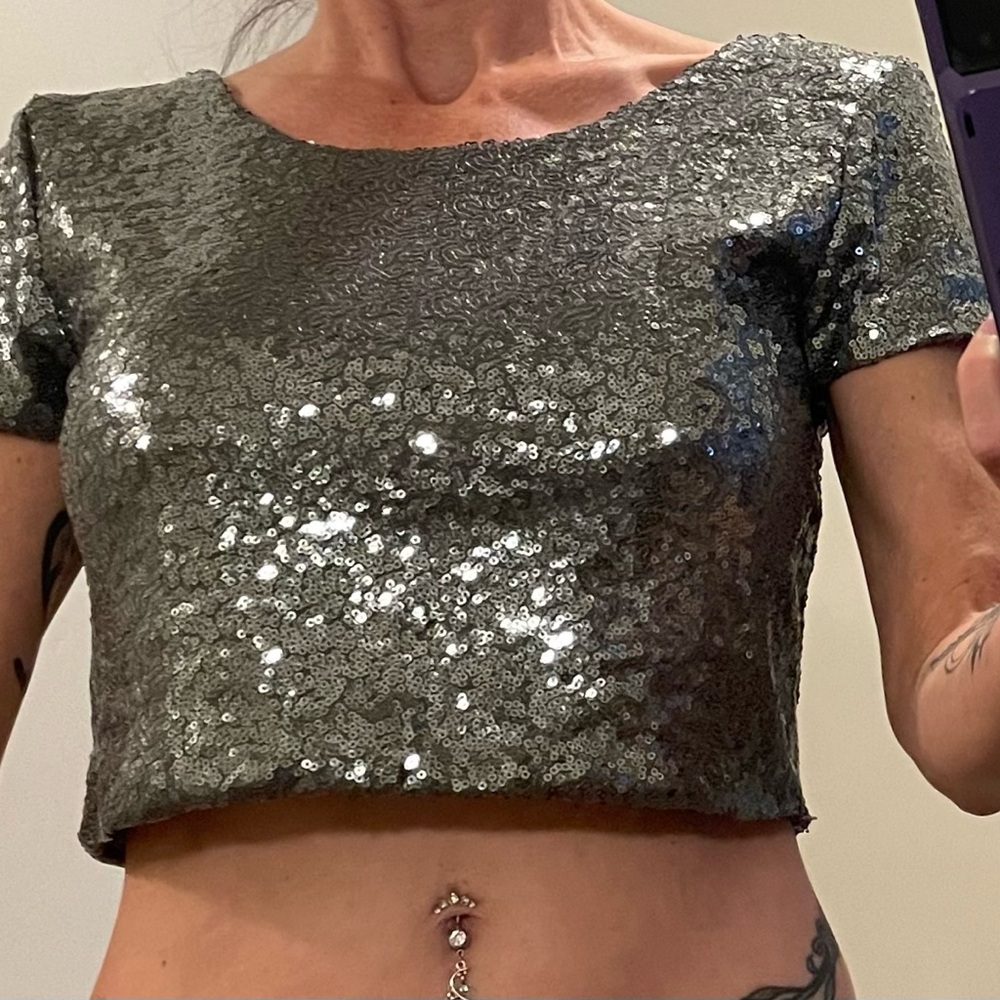 Women’s HAODUOYI Silver Sequin Crop Top with Scoop Neck Size Small